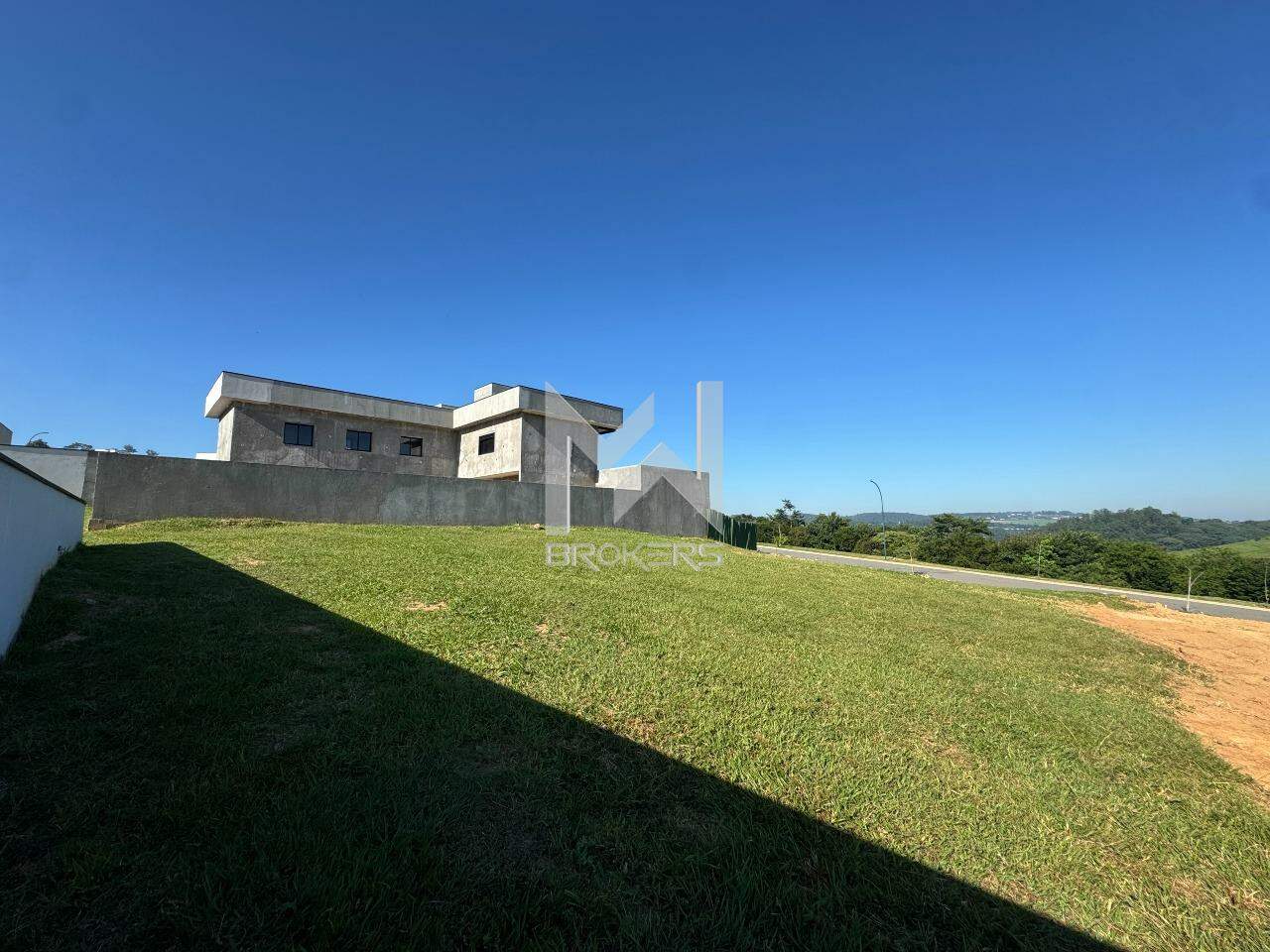 Terreno à venda no Santa Cândida: Vista Fundo Esquerda