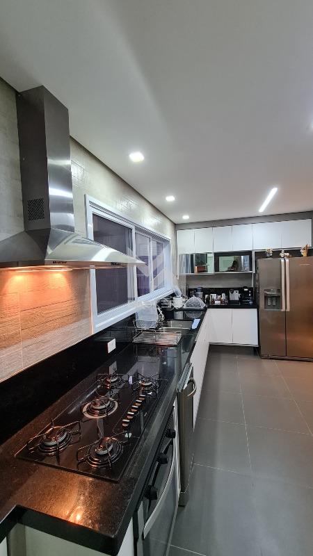 Casa em Condomínio à venda no Pinheirinho: 