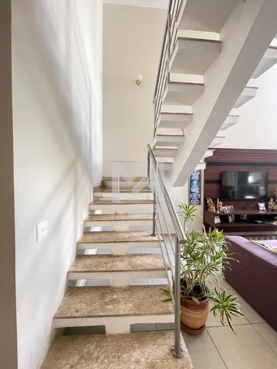 Casa em Condomínio à venda no Swiss Park: Escada