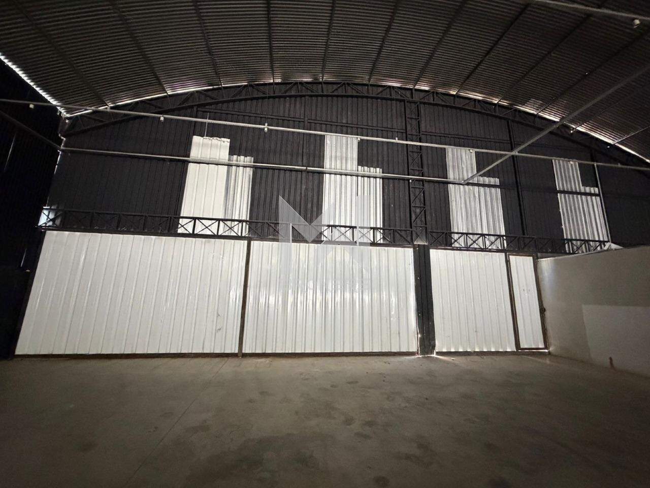 Barracão para aluguel no Centro: Fundo