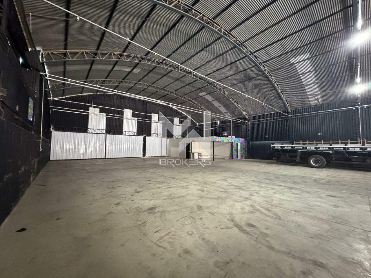 Barracão para aluguel no Centro: Fundo