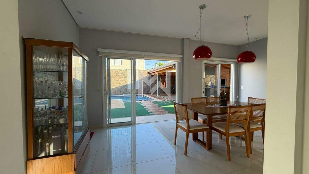 Casa em Condomínio à venda no Fazenda Santana: sala de refeições