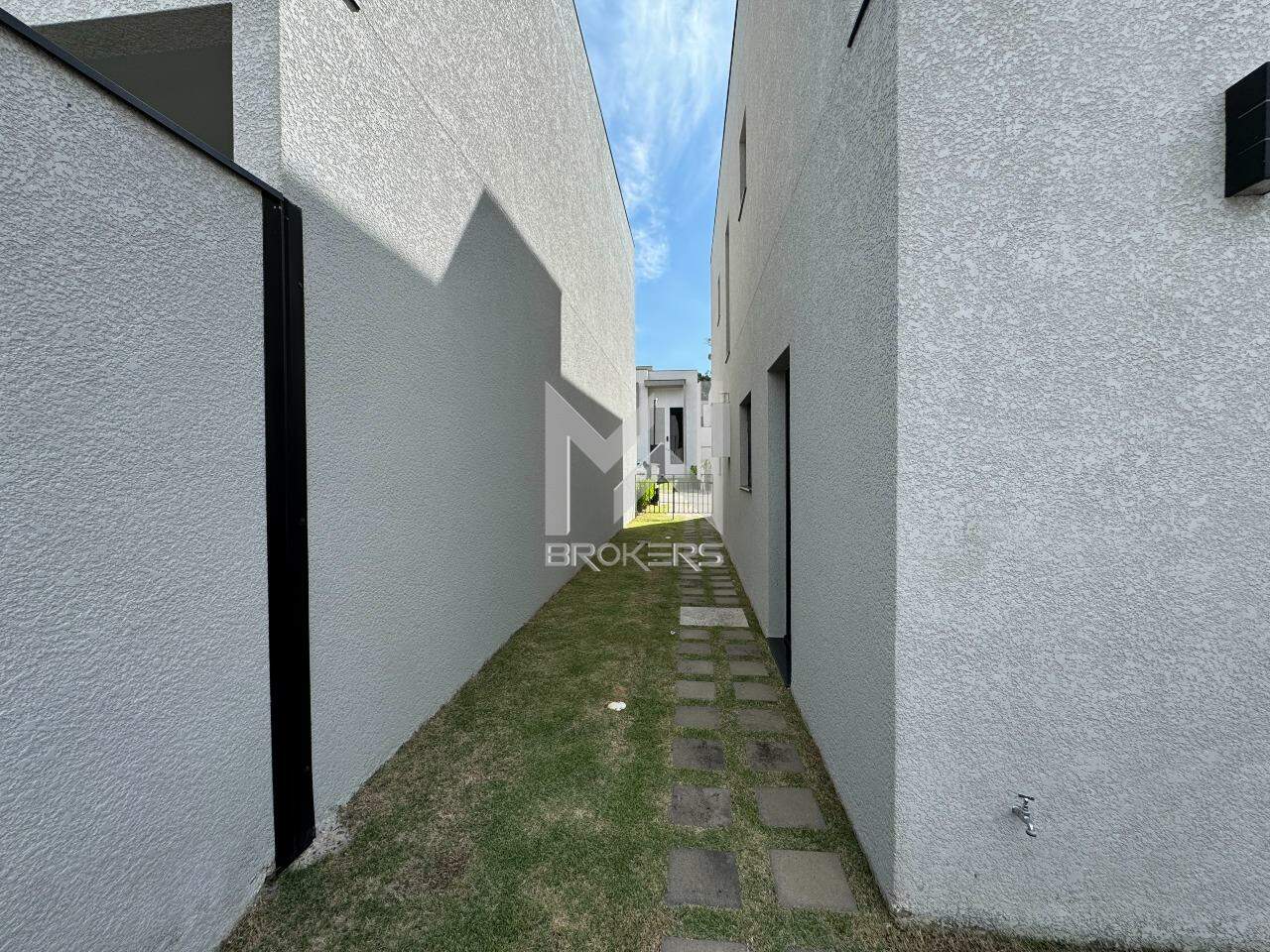 Casa em Condomínio para aluguel no São Joaquim: Corredor lateral