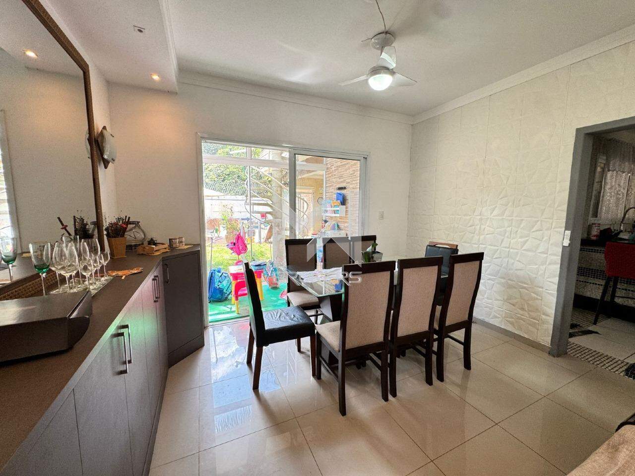 Casa em Condomínio à venda no Condomínio Reserva dos Vinhedos: Sala de jantar