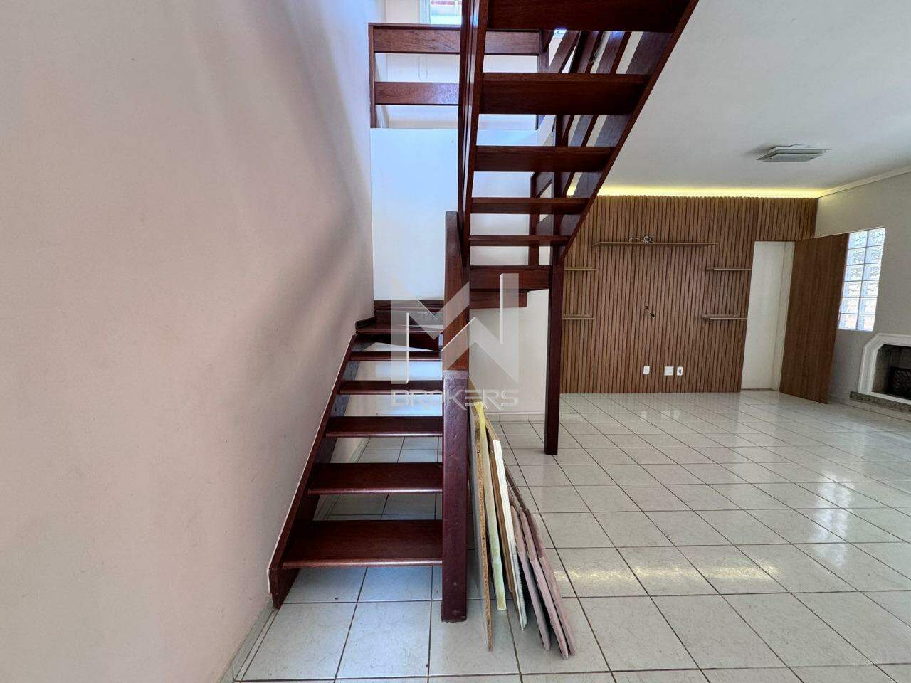 Casa em Condomínio para aluguel no Bosque: Escada