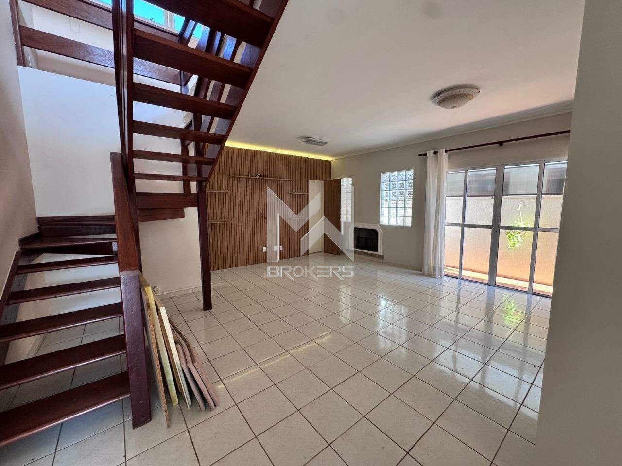 Casa em Condomínio para aluguel no Bosque: Escada