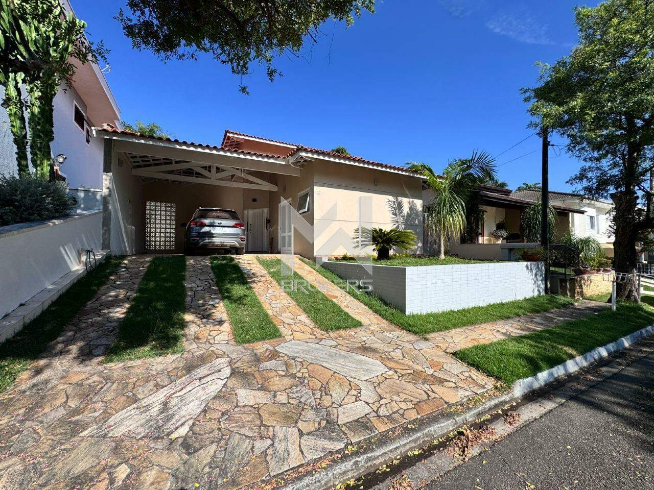 Casa em Condomínio para aluguel no Bosque: Fachada