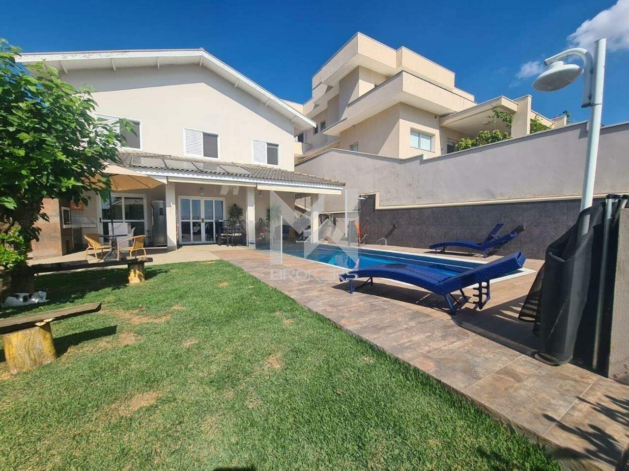 Casa em Condomínio à venda no Loteamento Recanto dos Paturis: Quintal Gramado