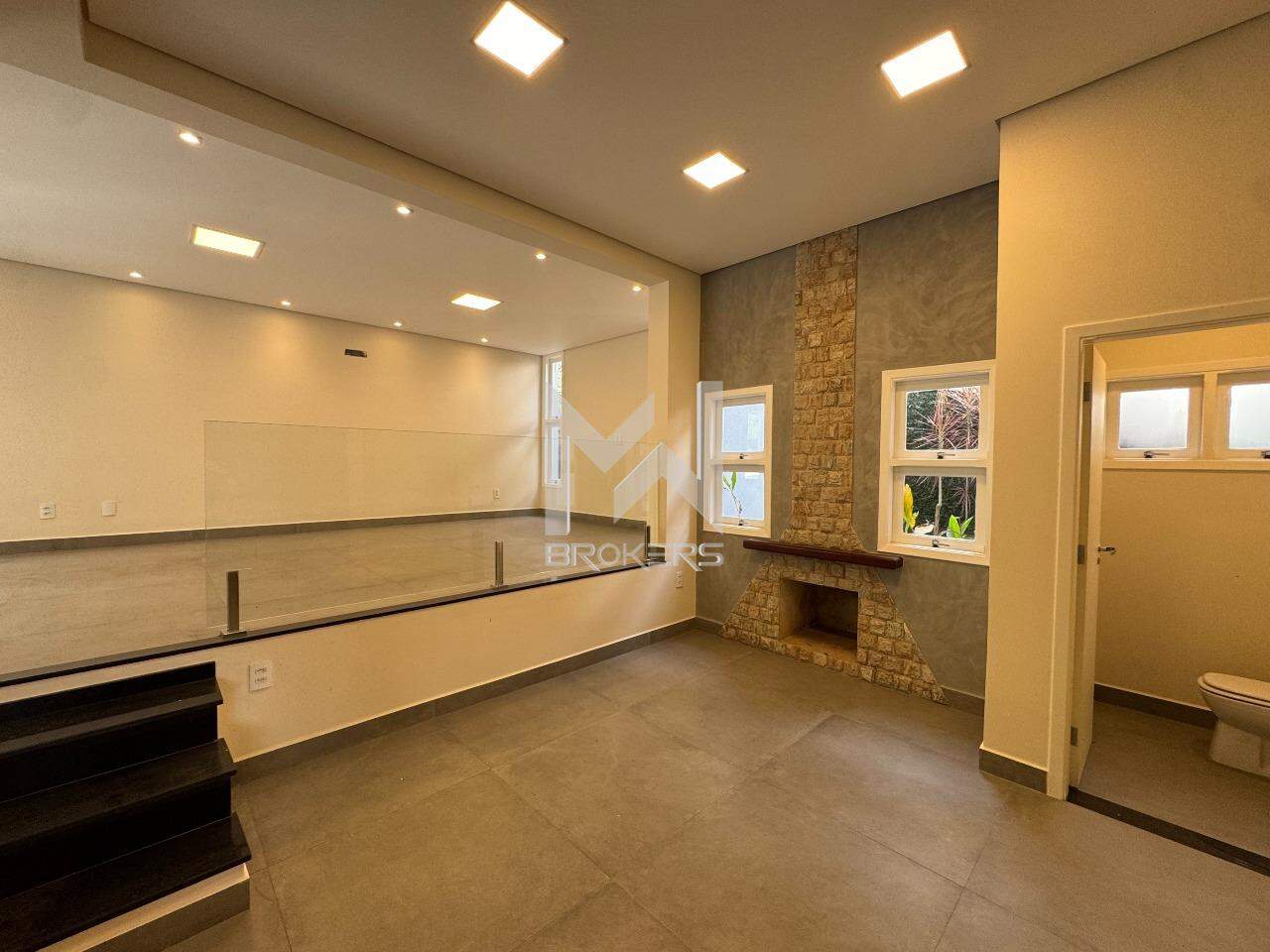 Casa em Condomínio à venda no Condomínio Jardim Paulista I: Sala de Estar/Lareira