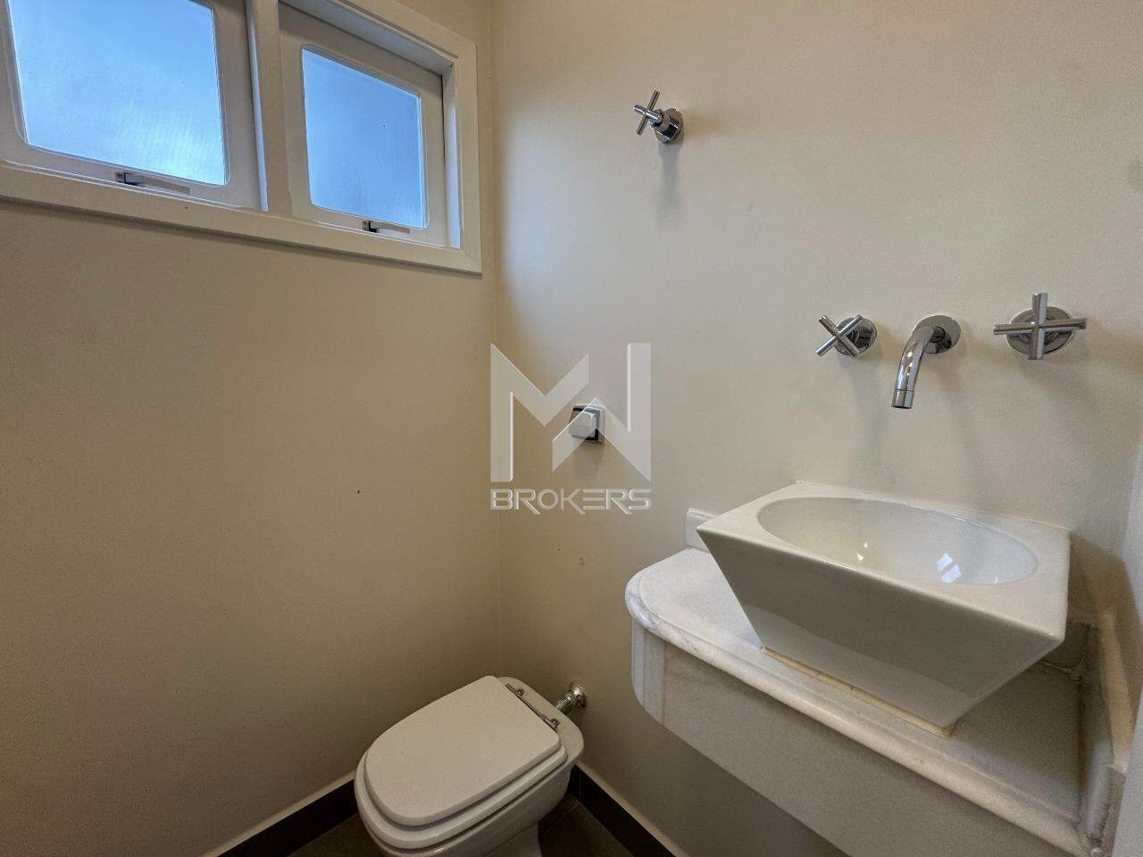 Casa em Condomínio à venda no Condomínio Jardim Paulista I: Lavabo