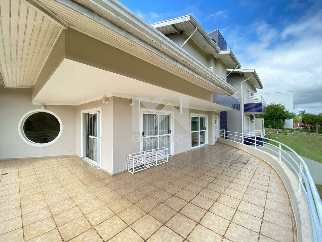 Casa em Condomínio para aluguel no Santa Cândida: varanda