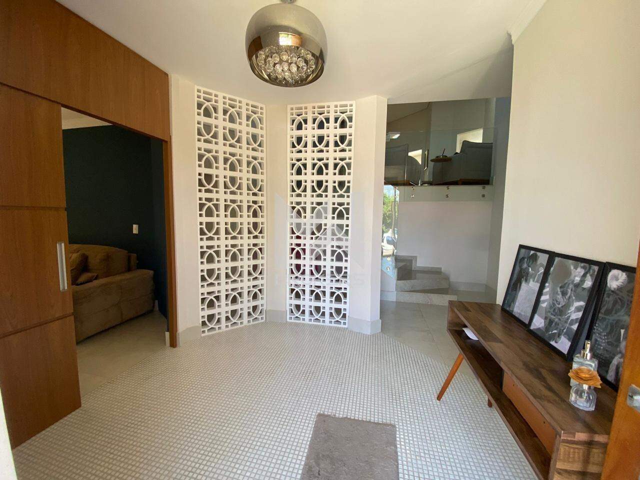 Casa em Condomínio à venda no Centro: hall de entrada