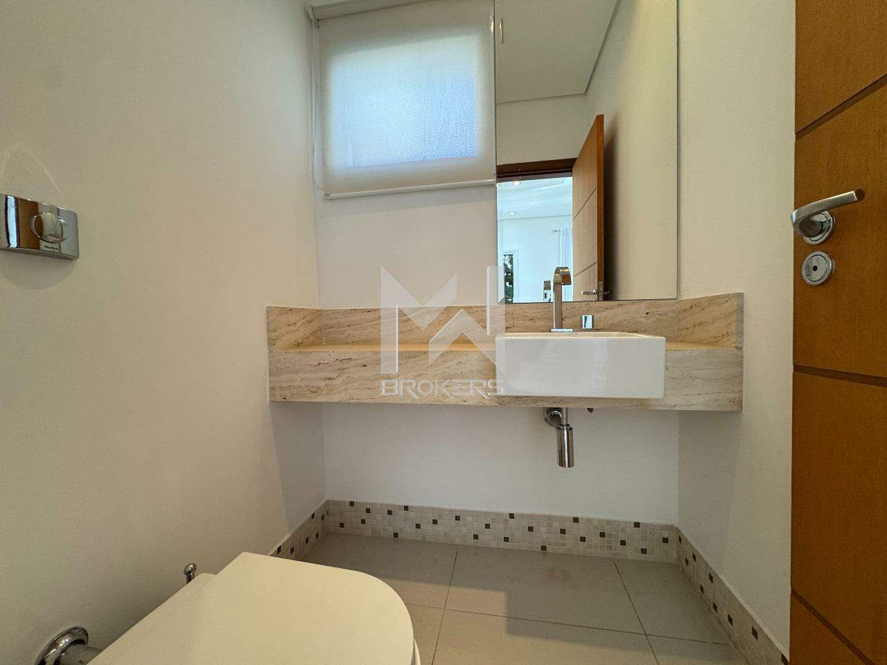 Casa em Condomínio à venda no Condomínio Terras de Vinhedo: Lavabo