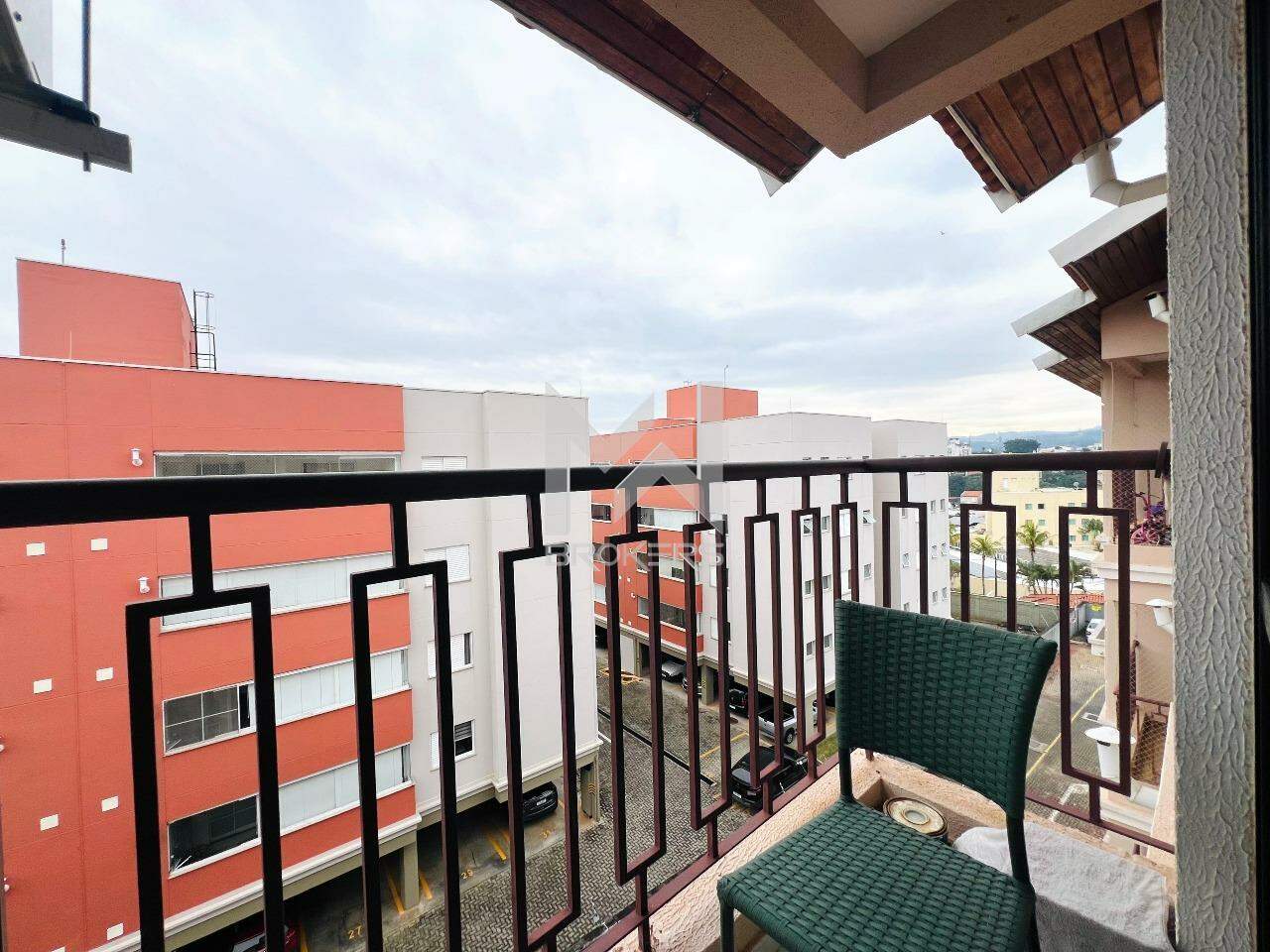 Apartamento à venda no Pinheirinho: varanda