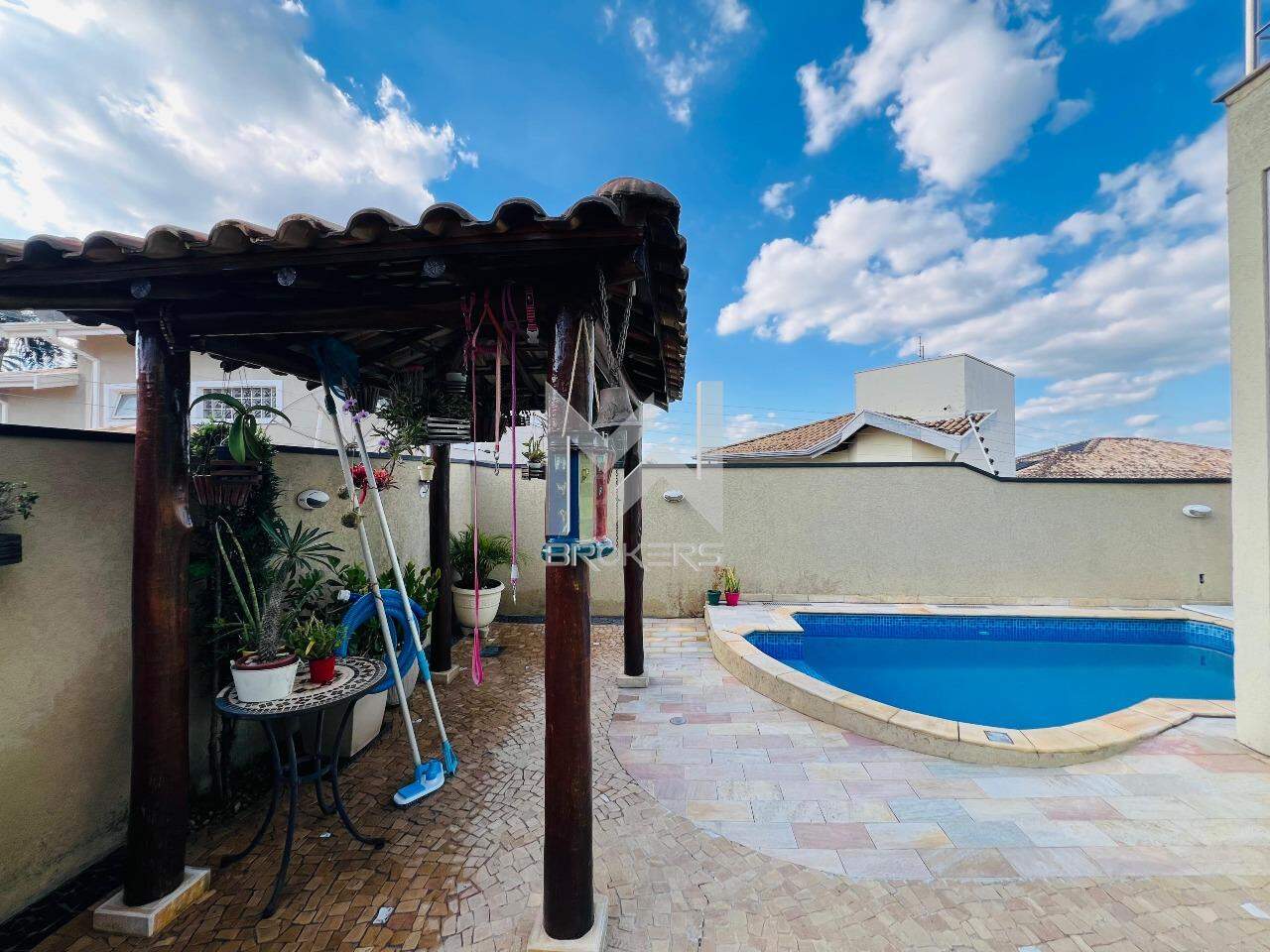Casa à venda no Jardim Paiquerê: piscina