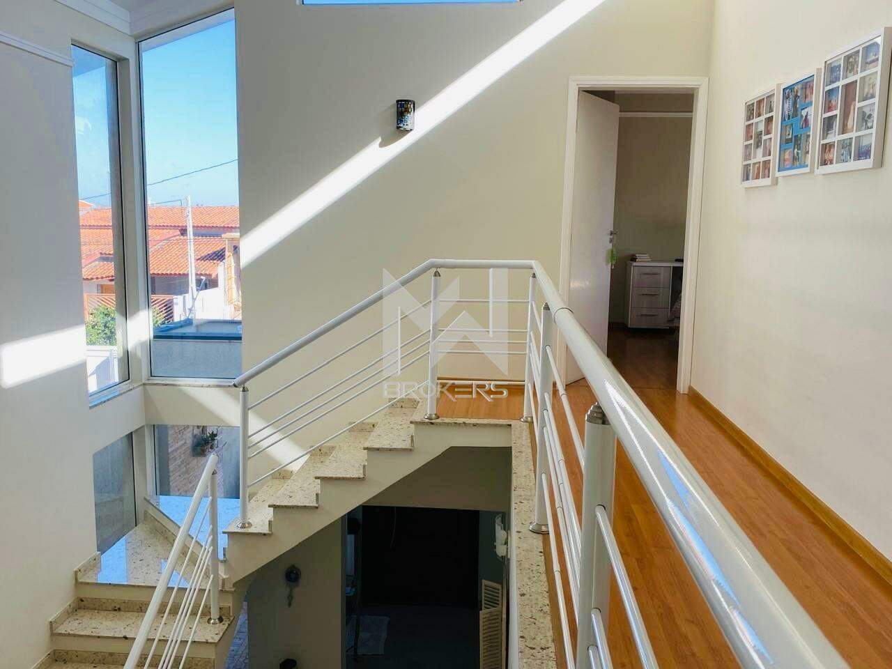 Casa à venda no Jardim Paiquerê: área íntima - superior