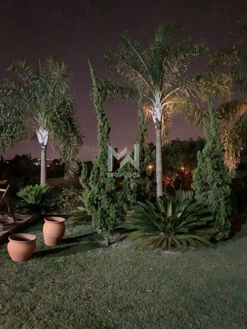 Chácara para aluguel no Dois Córregos: quintal