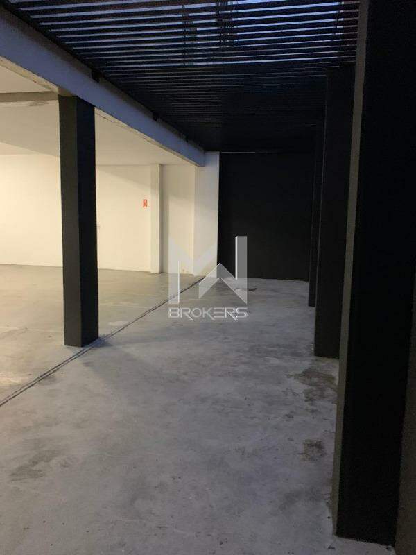 Salão Comercial para aluguel no Parque Nova Suiça: Garagem