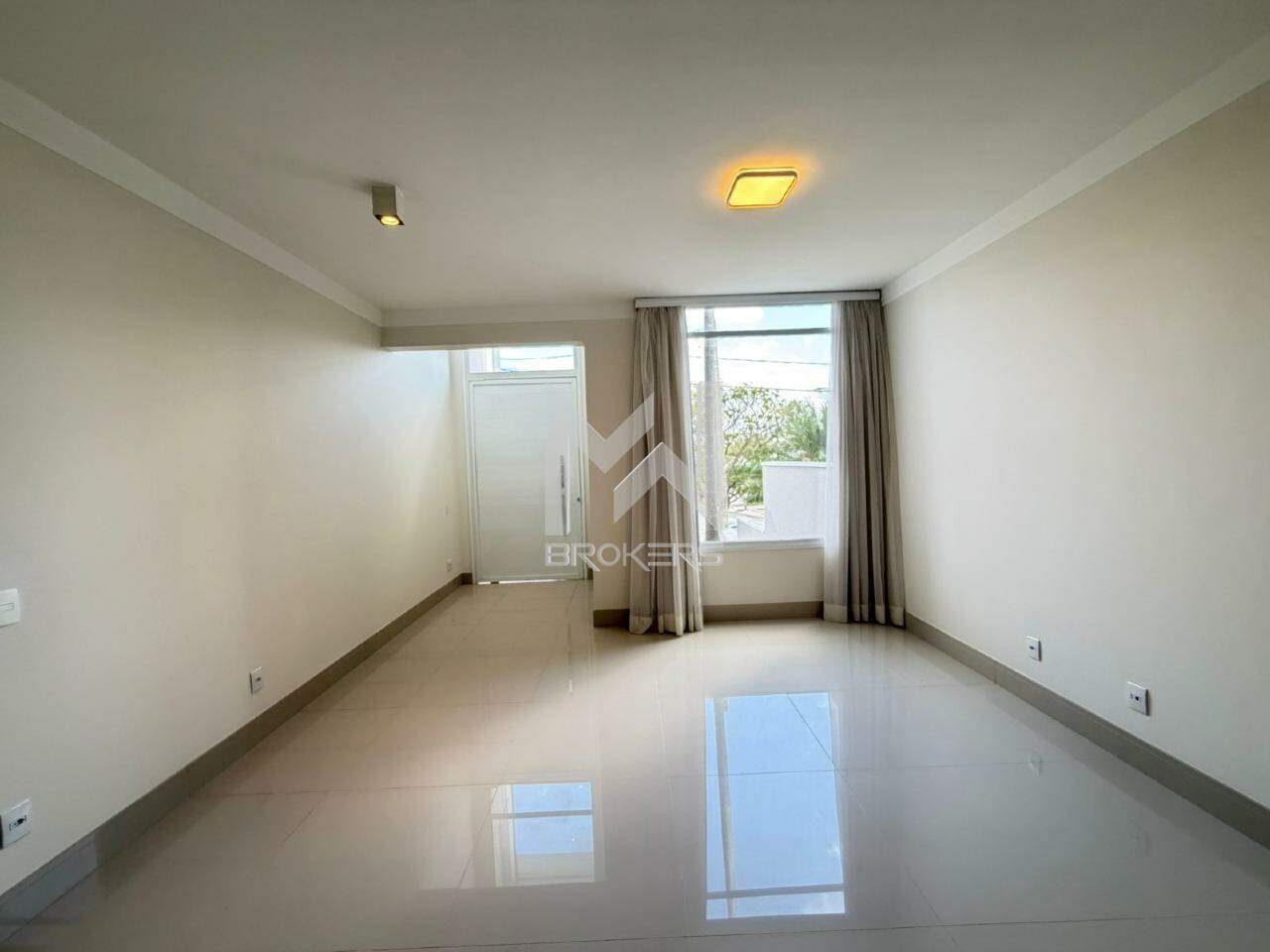 Casa em Condomínio para aluguel no Swiss Park: Sala
