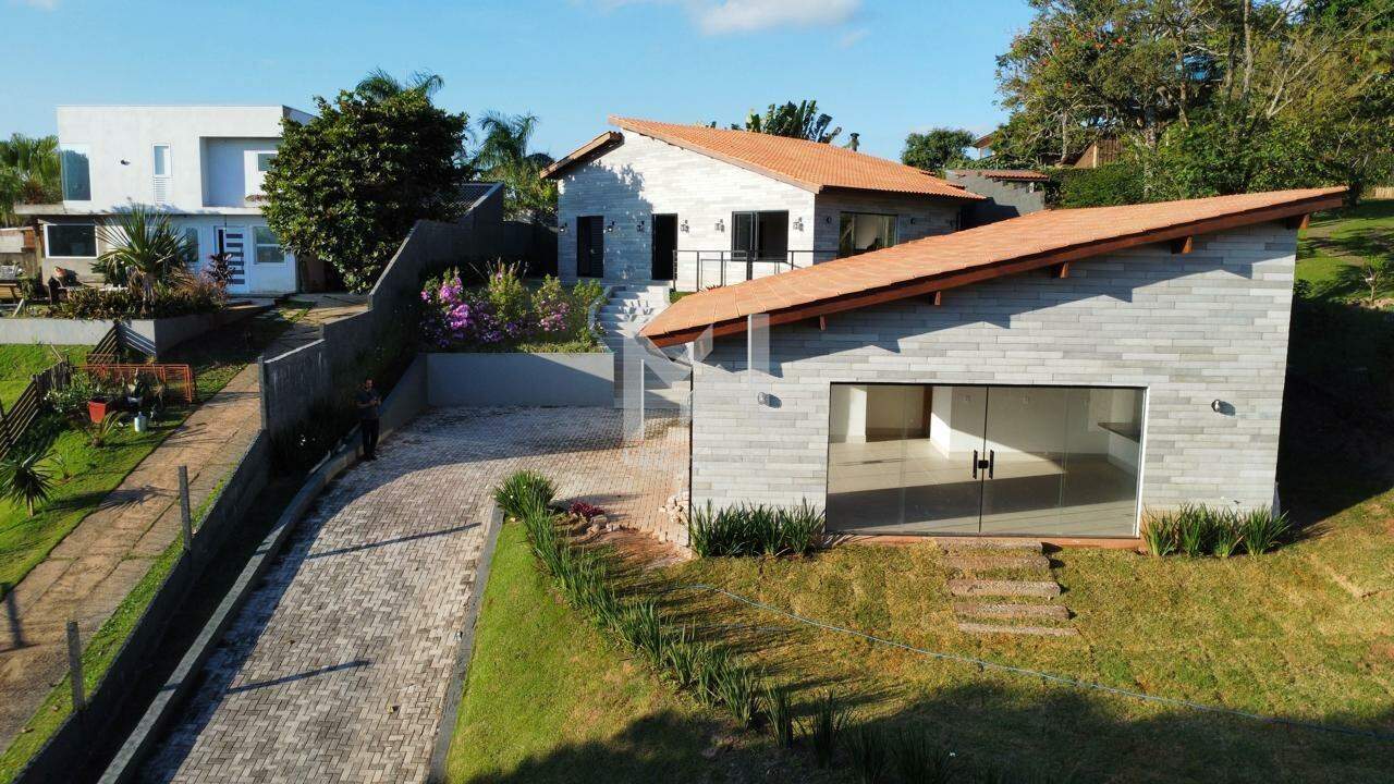 Casa em Condomínio à venda no Condomínio Chácaras do Lago: Fachada