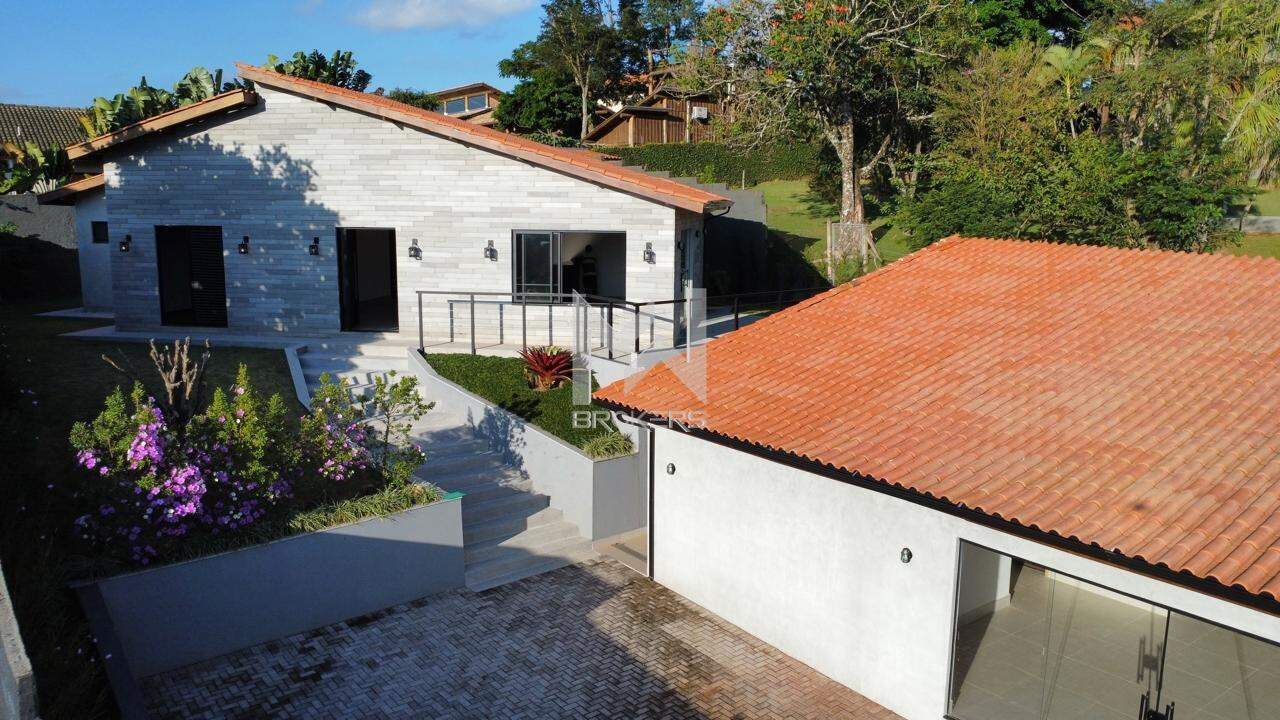 Casa em Condomínio à venda no Condomínio Chácaras do Lago: fachada