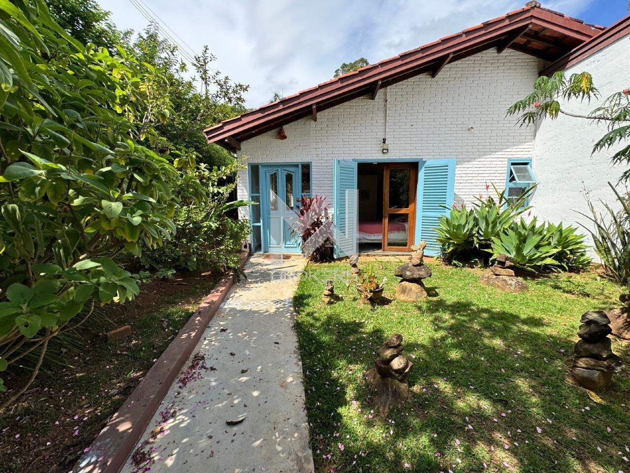Casa em Condomínio para aluguel no Caixa D´água: entrada social