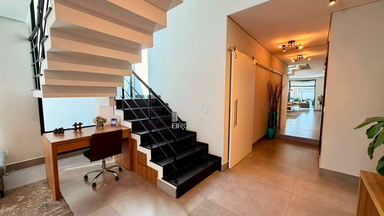 Casa em Condomínio à venda no Swiss Park: Hall