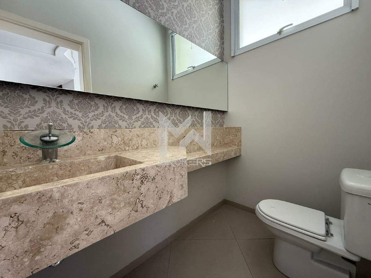 Casa em Condomínio à venda no Condomínio Terras de Vinhedo: lavabo