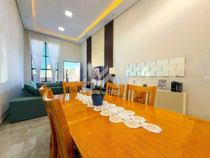 Casa à venda no Bosque: Sala de jantar