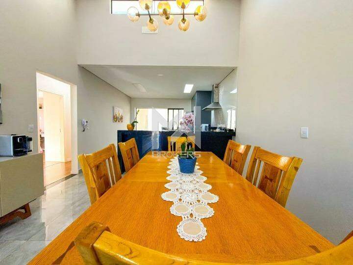Casa à venda no Bosque: Sala de jantar