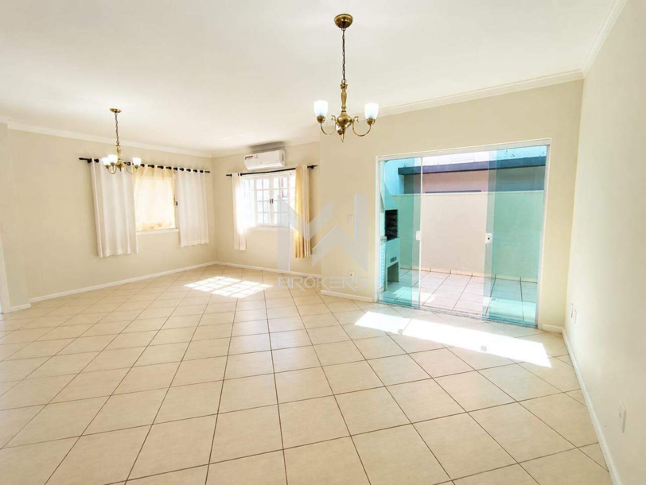 Casa em Condomínio à venda no Pinheirinho: 