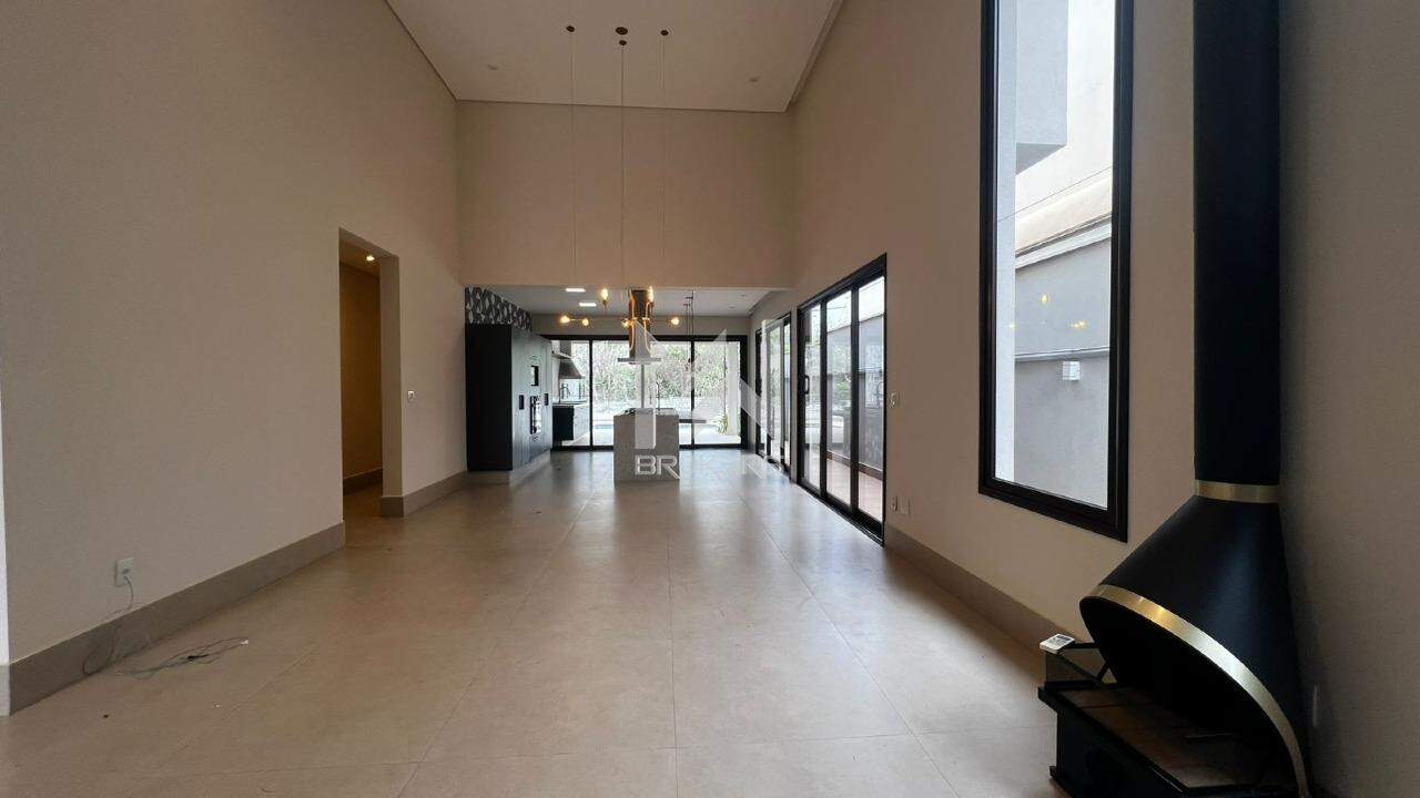Casa em Condomínio à venda no Condomínio Terras de São Francisco: sala de estar