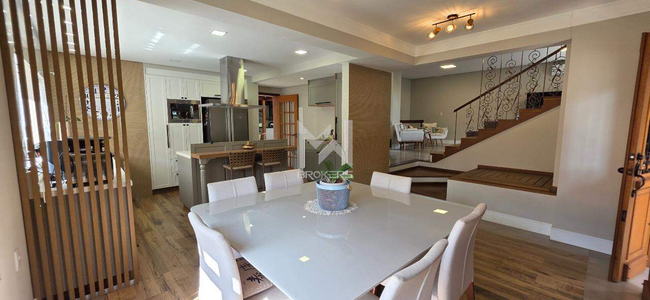 Casa em Condomínio à venda no Jardim Europa: Sala de jantar e cozinha