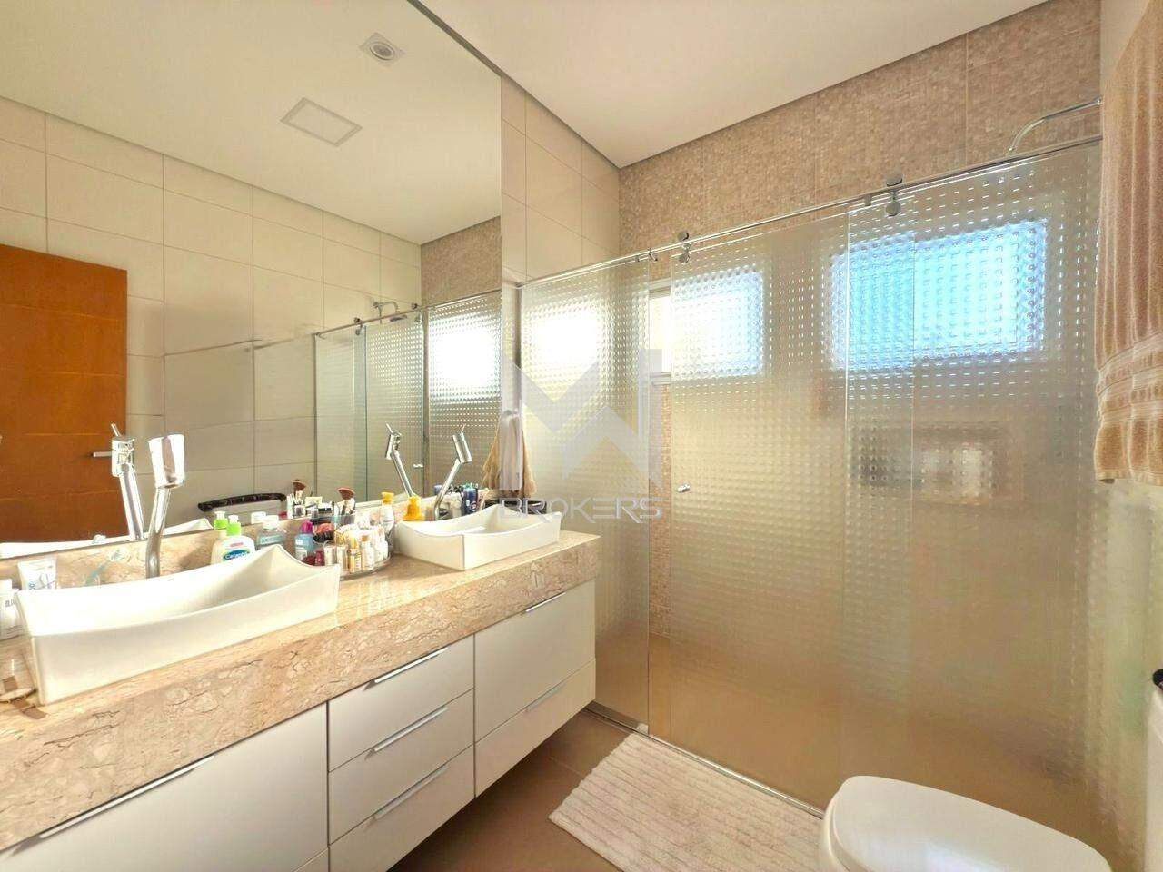 Casa em Condomínio à venda no Condominio Vila Hipica: Banho Suite