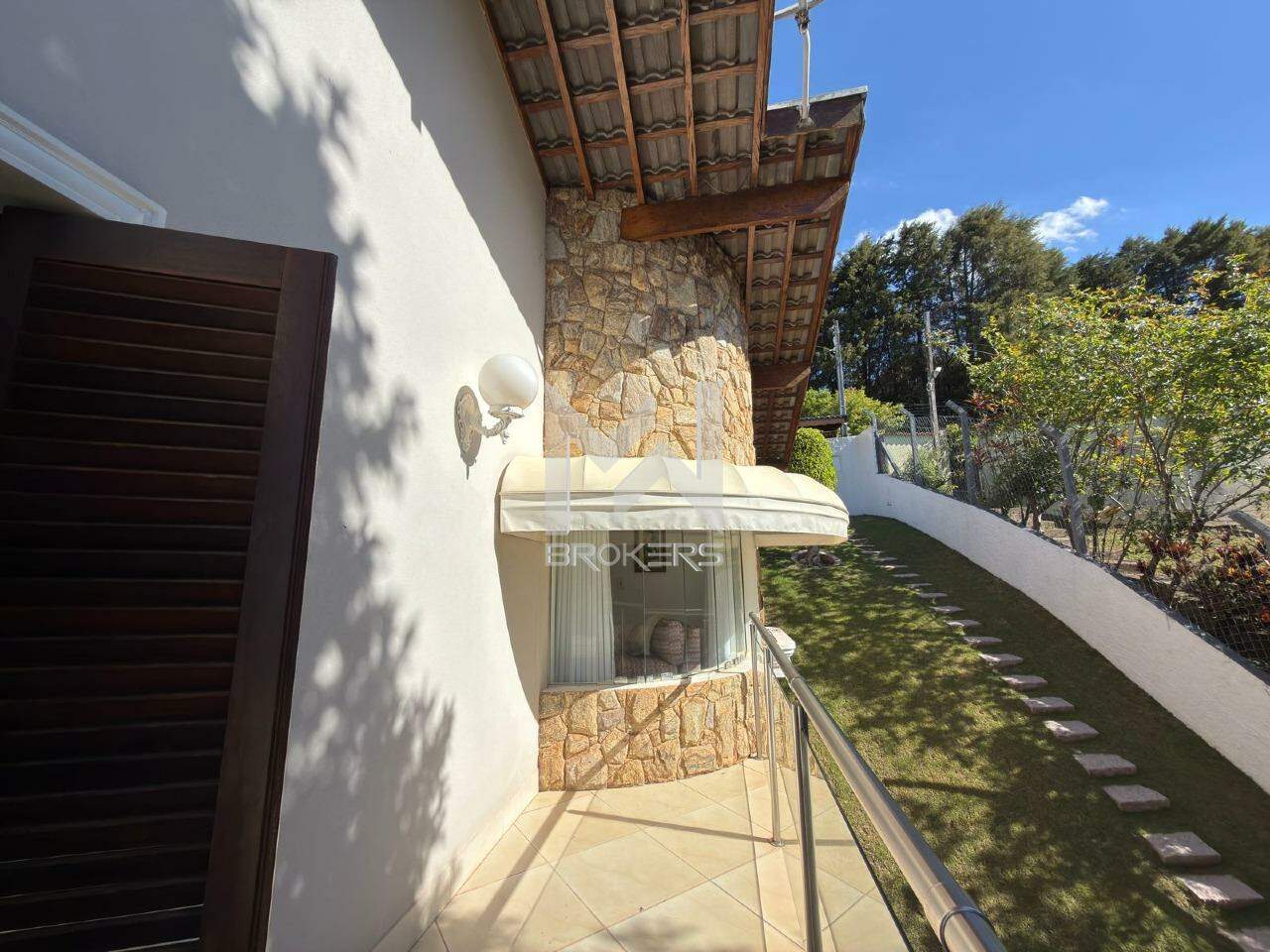 Casa para aluguel no Condomínio Chácaras do Lago: externa