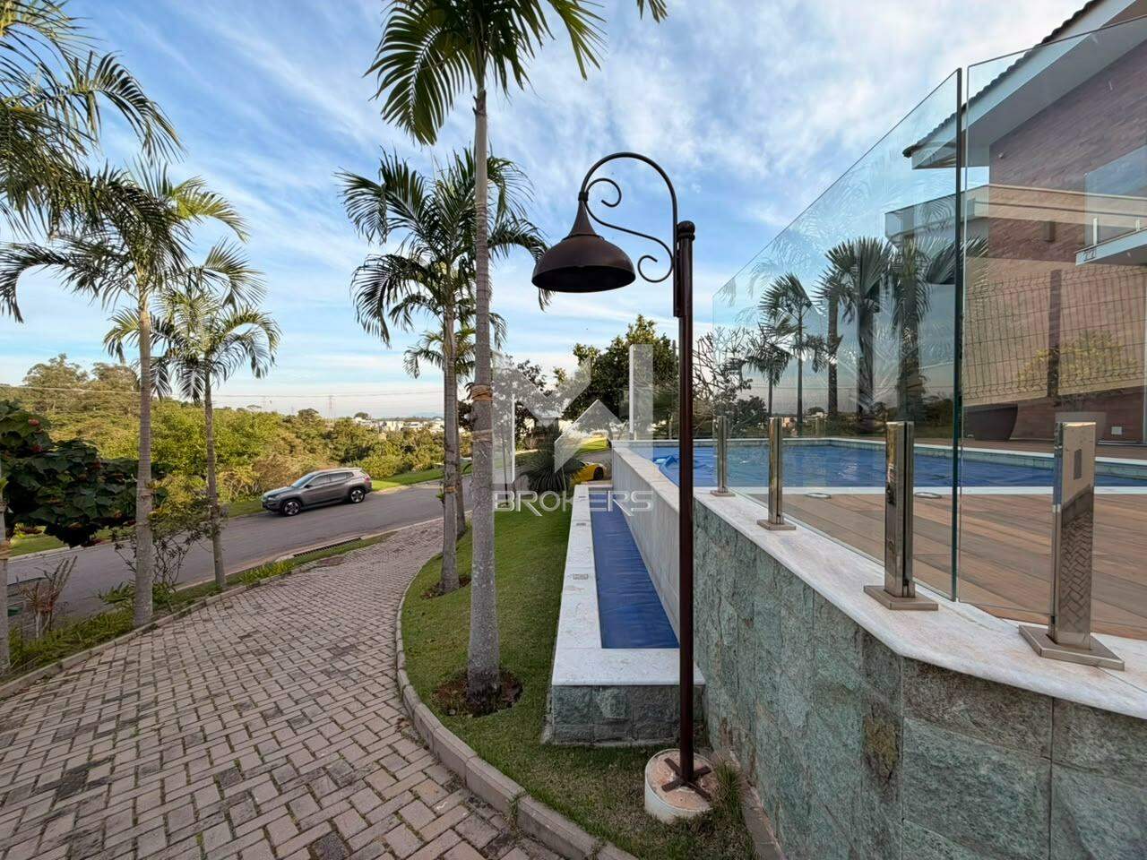 Casa em Condomínio para aluguel no Monte Alegre: Fachada