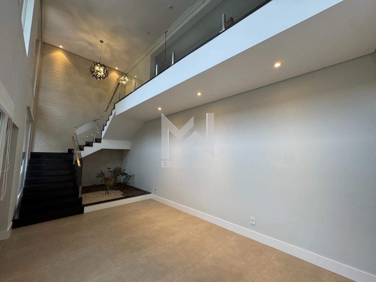 Casa em Condomínio à venda no Condomínio Villa Lombarda: Living / entrada principal