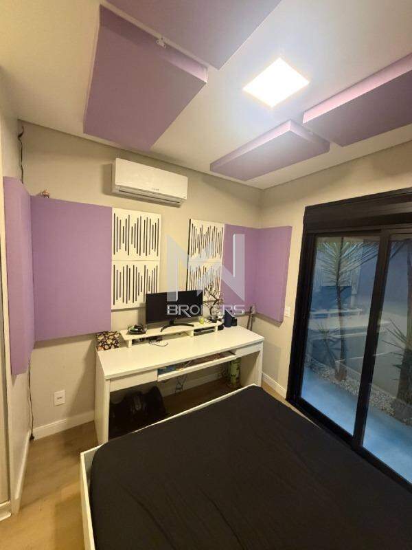 Casa em Condomínio à venda no Chácaras Alpina: 