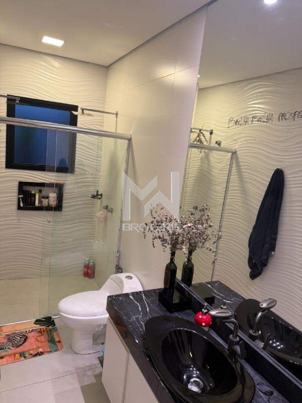 Casa em Condomínio à venda no Chácaras Alpina: 