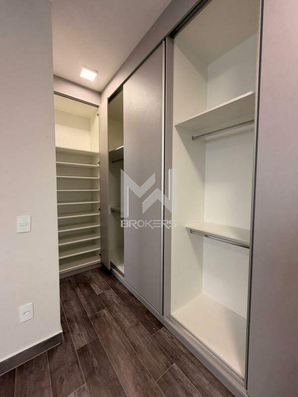 Casa em Condomínio à venda no Residencial Vivenda das Pitangueiras: Closet da Suíte