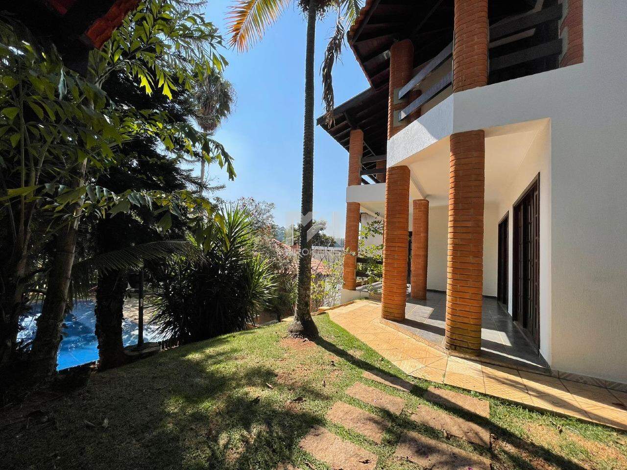Casa à venda no Vilagge Capricio: fachada lateral