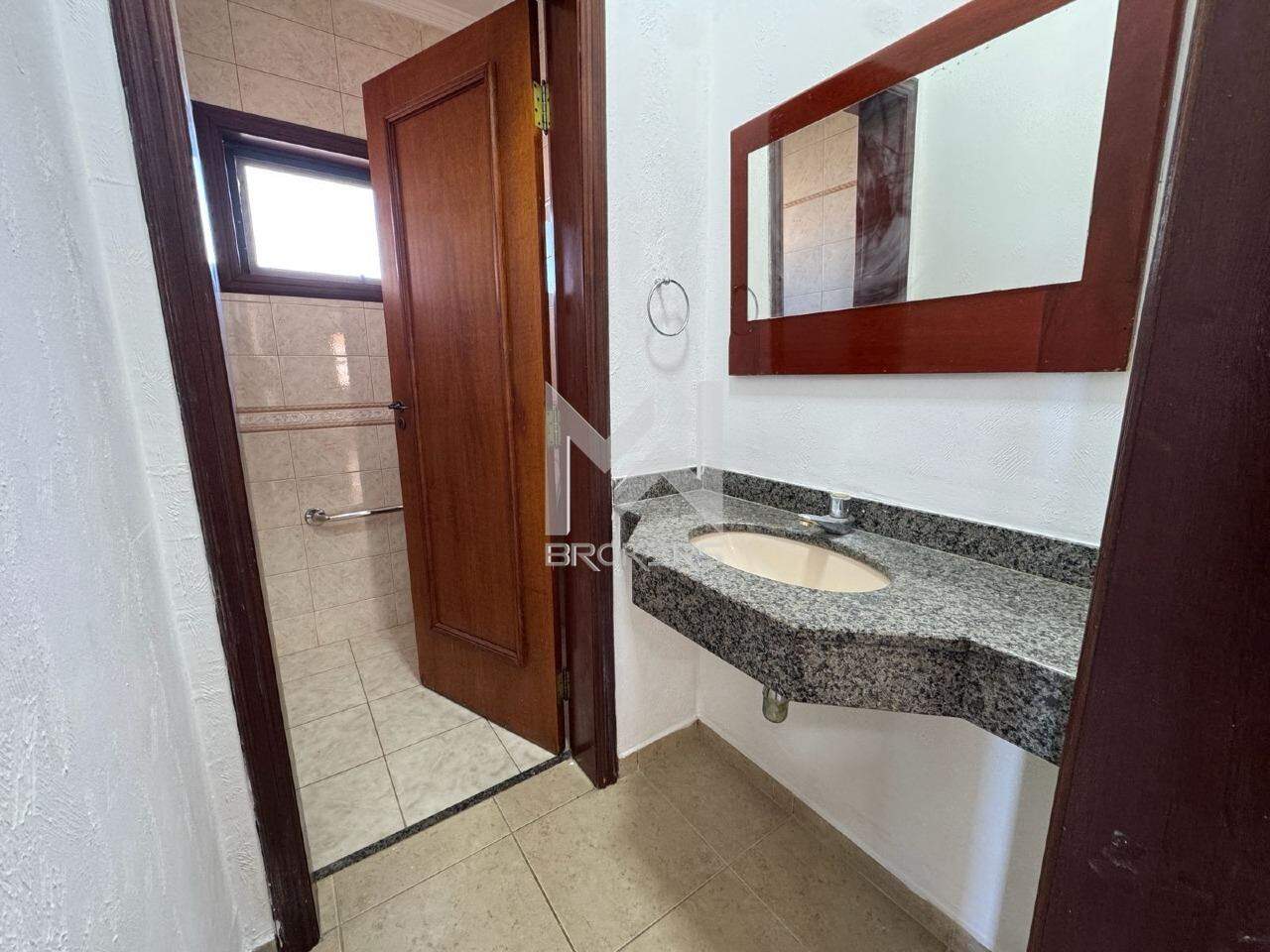 Casa em Condomínio à venda no Vilagge Capricio: Lavabo