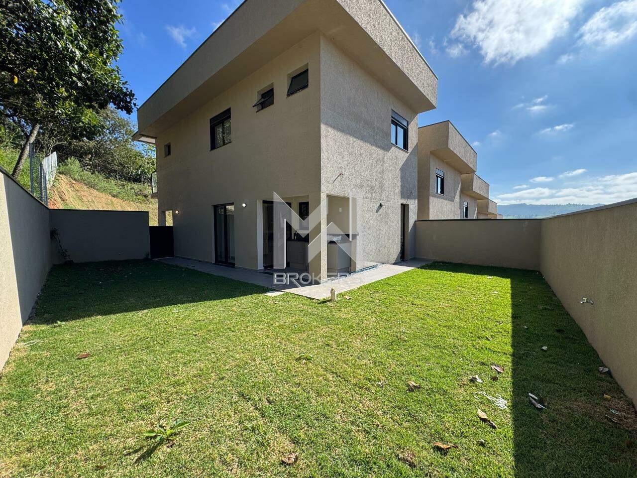 Casa em Condomínio para aluguel no Vila Omizollo: Quintal