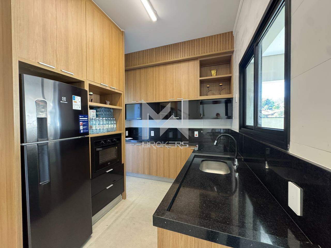 Casa em Condomínio para aluguel no Vila Omizollo: Cozinha com eletros