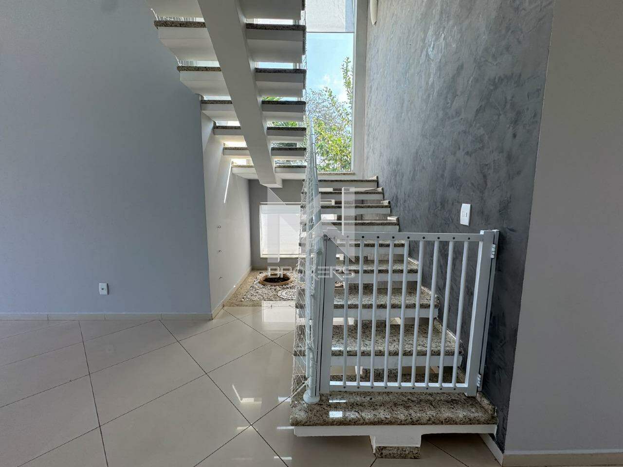 Casa em Condomínio à venda no Condomínio Residencial Morada das Nascentes: Escada