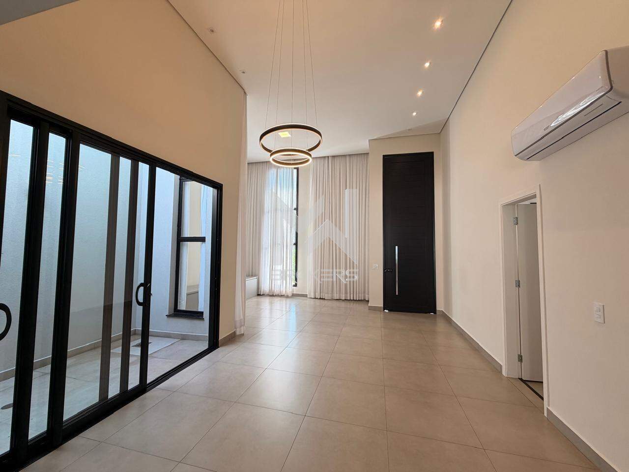 Casa em Condomínio à venda no Chácaras Alpina: Sala