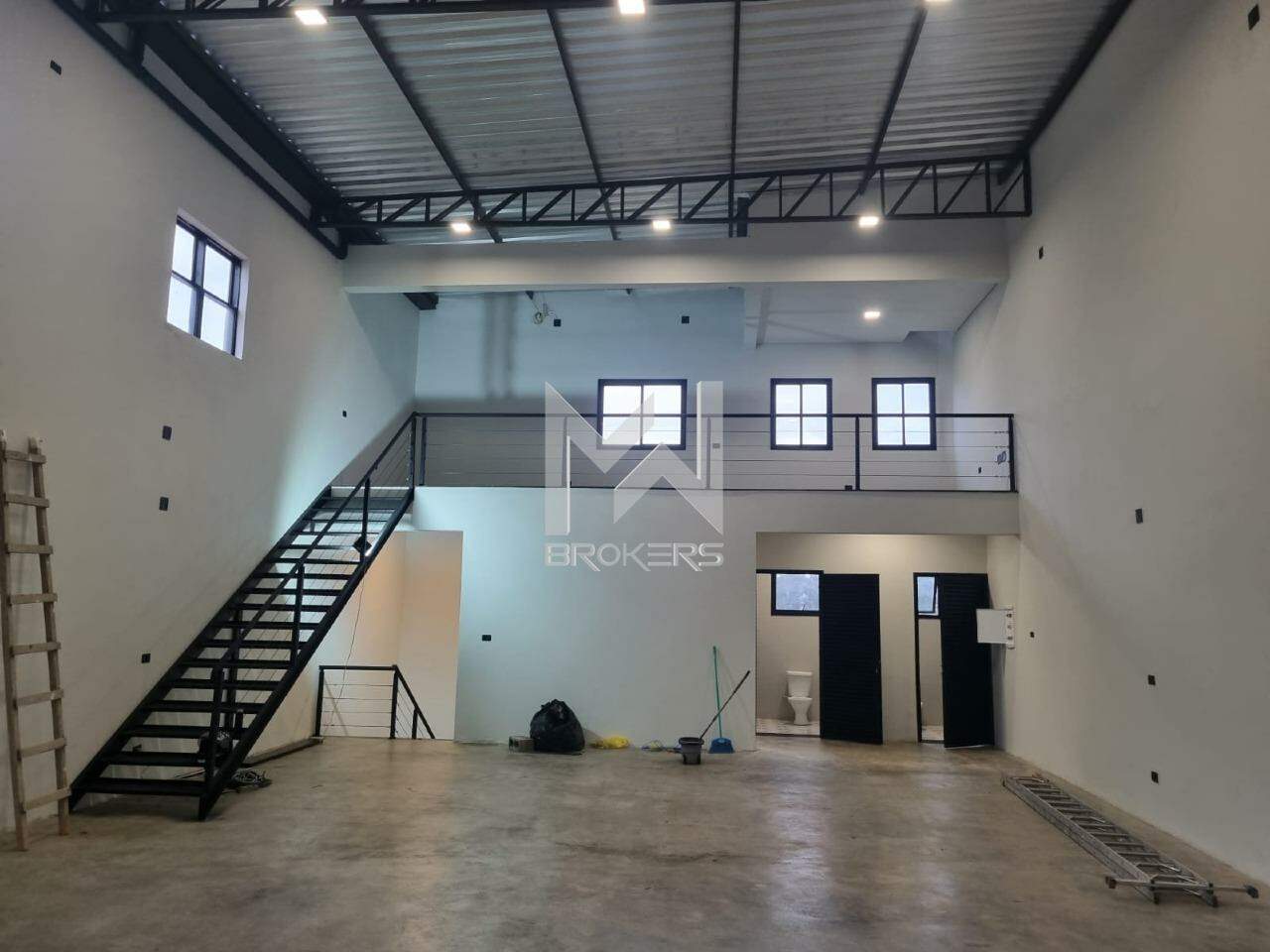 Galpão para aluguel no Vila Savian: Galpão