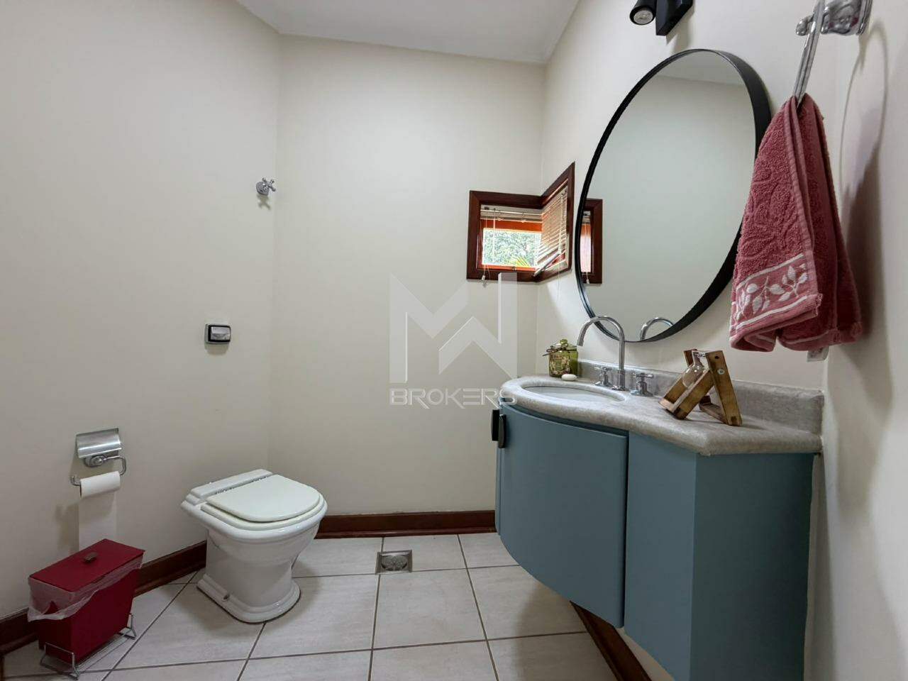 Casa em Condomínio à venda no Chácara Flora: Lavabo