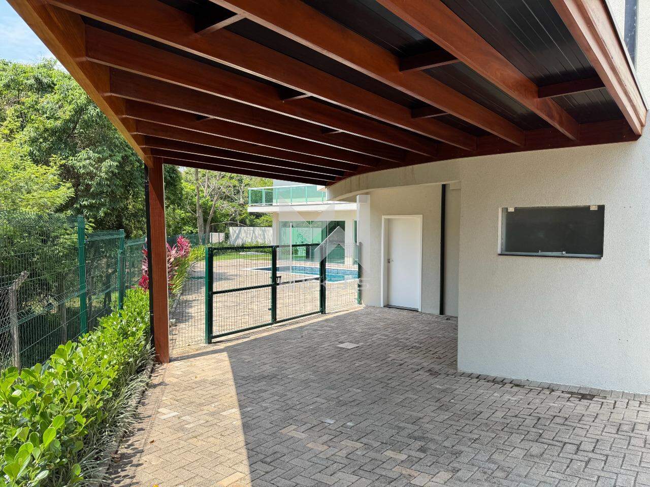 Casa em Condomínio à venda no Condomínio Terras de São Francisco: Garagem Coberta