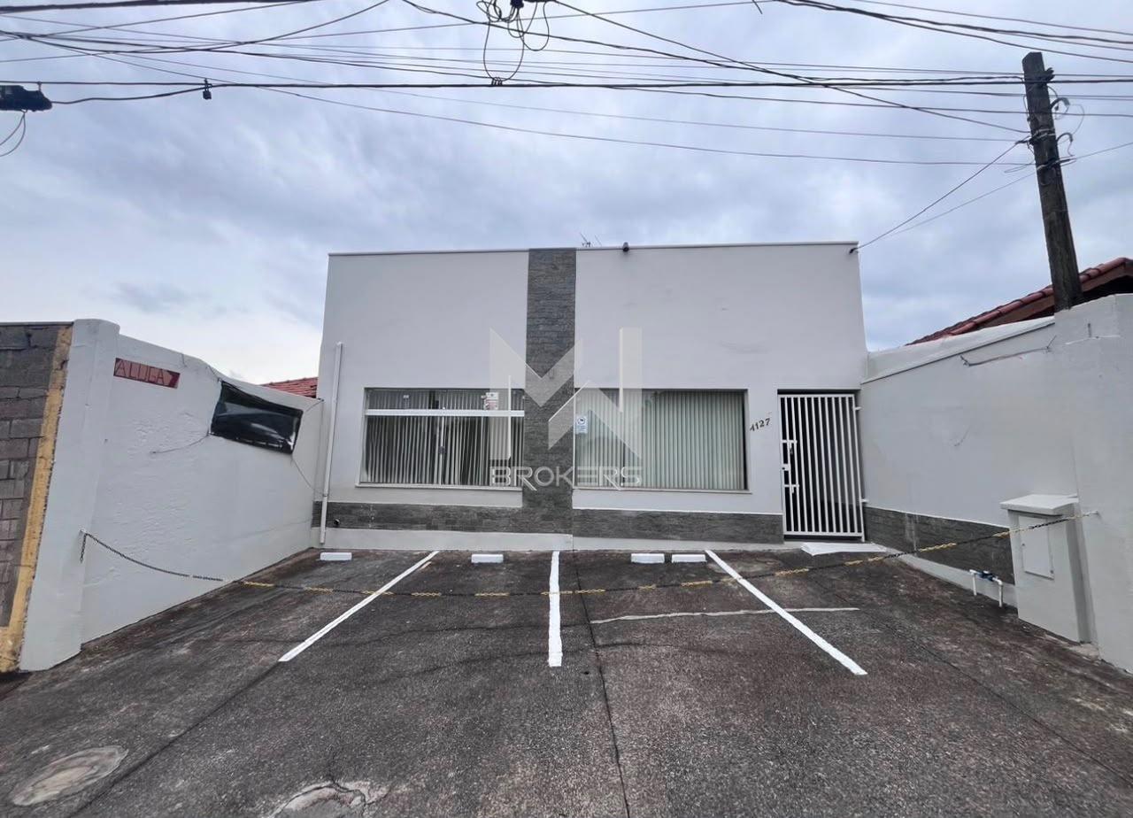 Casa para aluguel no Parque Nova Suiça: Fachada